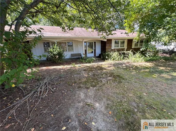 303 Gravel Hill Rd, Monroe Township, NJ 08831
