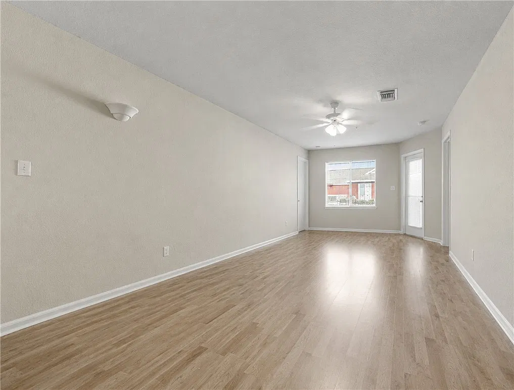 4 bed, 1236 sqft, $1,600 — Photo 1