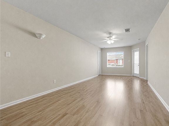 3rd image of 529 Parkway #301