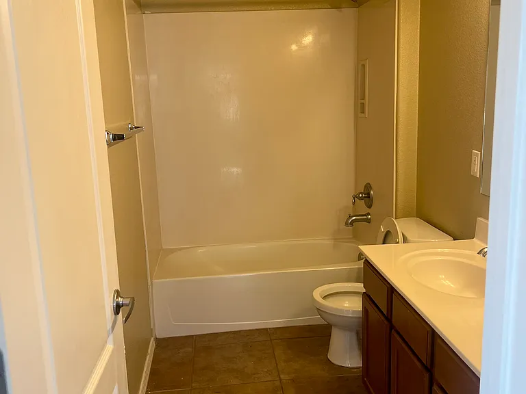 2319 Margarita Dr SE — Photo 8