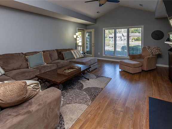 5th image of 9560 Drakeford Dr