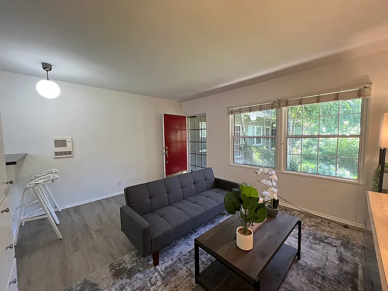 Lillian Way Apartments — Photo 7