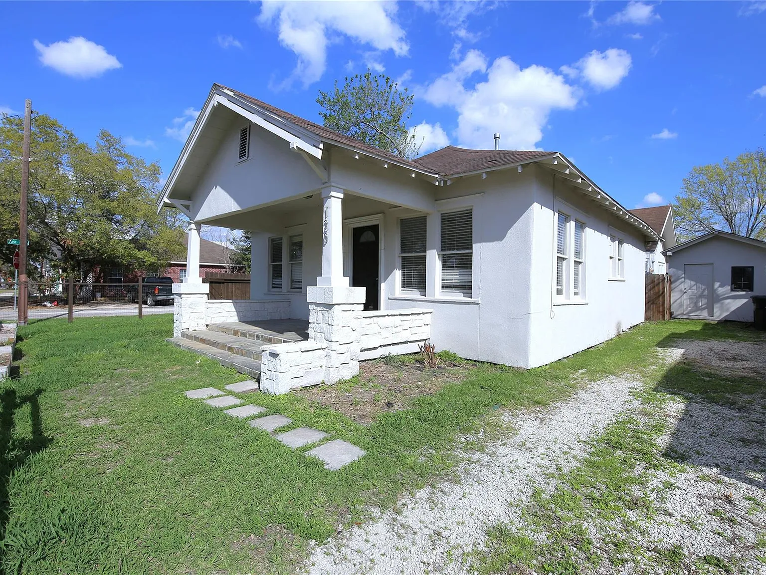 2 bed, 1.0 bath, 896 sqft, $1,595 — Photo 2