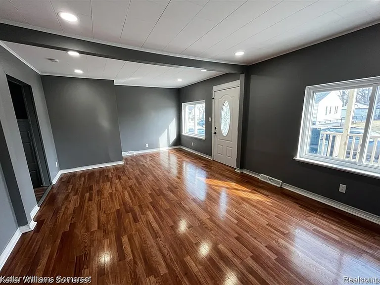 8647 Chalmers Ave — Photo 4
