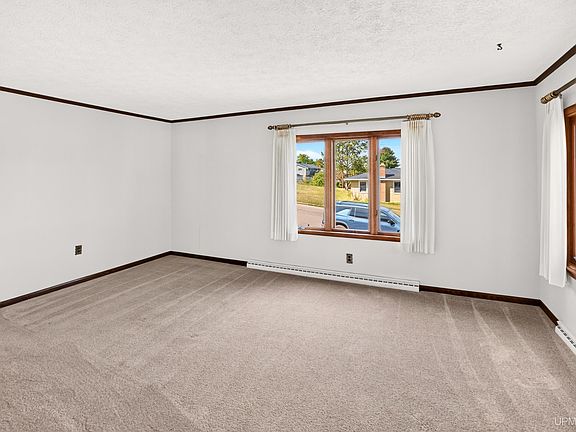 5th image of 700 Poplar St