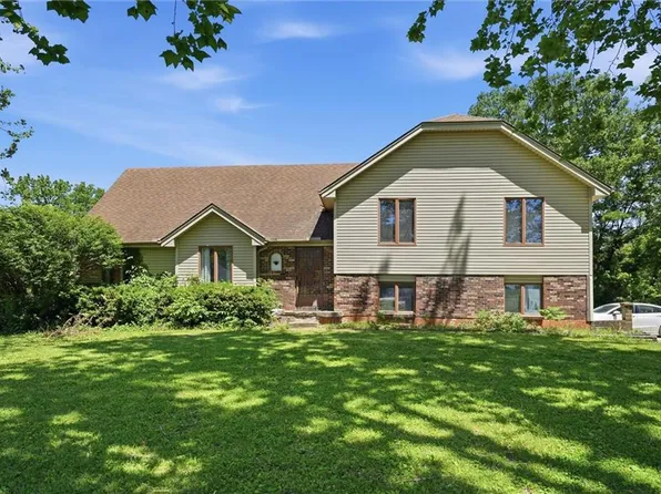 14806 E 200th St, Peculiar, MO 64078