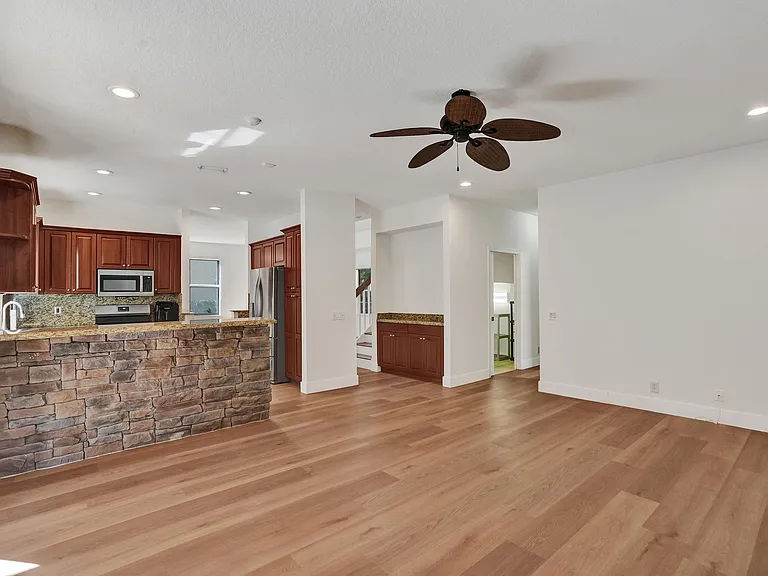 4214 NW 38th Dr — Photo 28