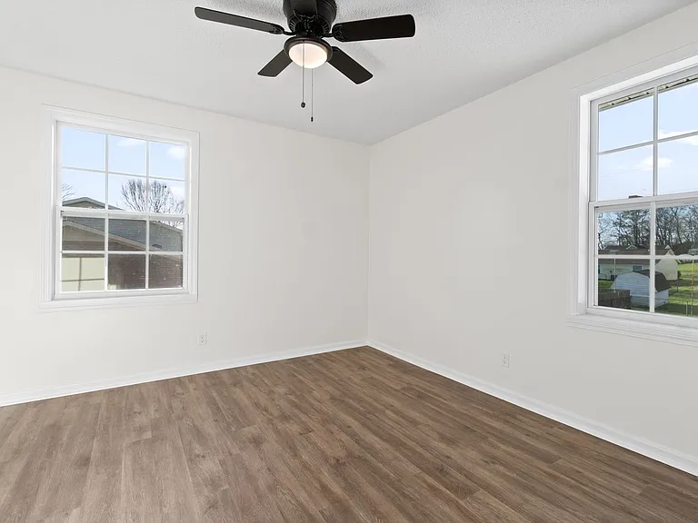 110 Rainbow St — Photo 16