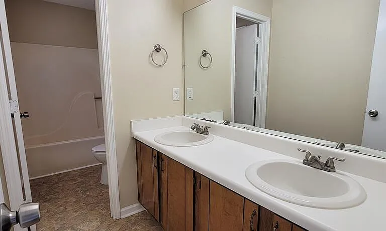 527 Raintree Cir — Photo 27