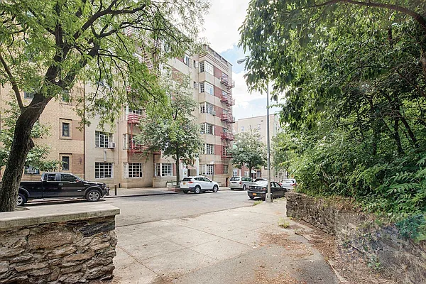 Sold by Rolling Stone Realty LLC | media 25