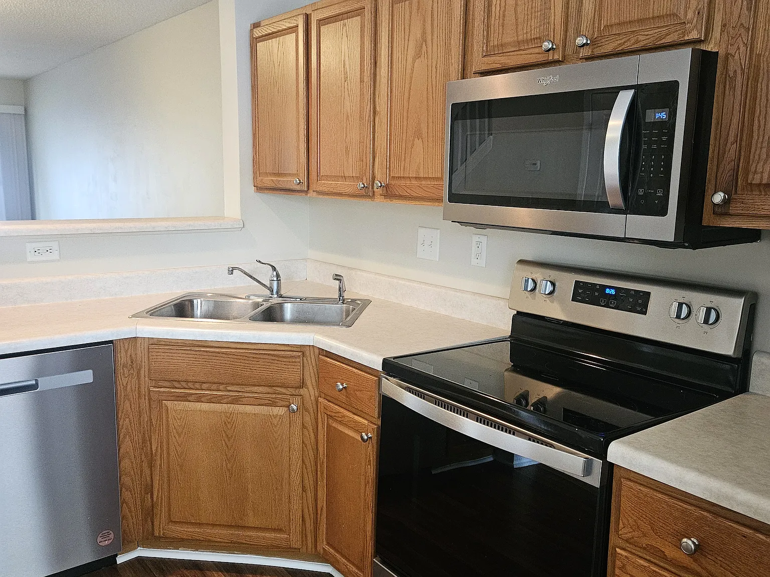 2 bed, 2.5 bath, 1128 sqft, $1,450 — Photo 4