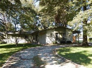 1078 Catalina Dr W, New Palestine, IN