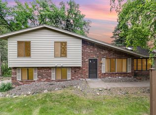 2237 Country Ln, Minnetonka, MN 55305