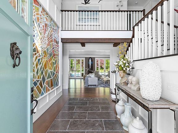 5th image of 10 Fairlea Ct