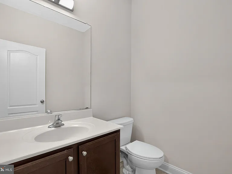 6816 Barlowe Ct — Photo 24