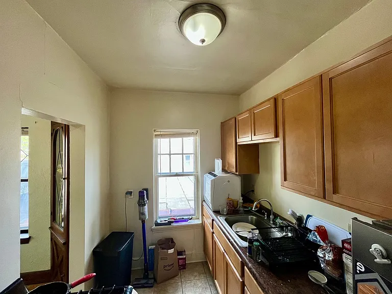 4480 N Oakland Ave — Photo 32