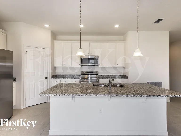 523 Crown Rose Dr — Photo 6