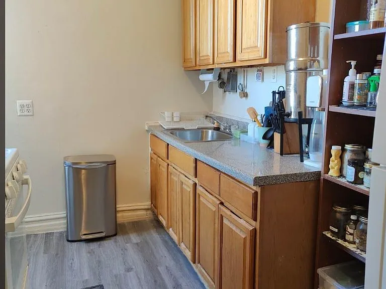 2709 Clarendon Rd #C3 — Photo 2