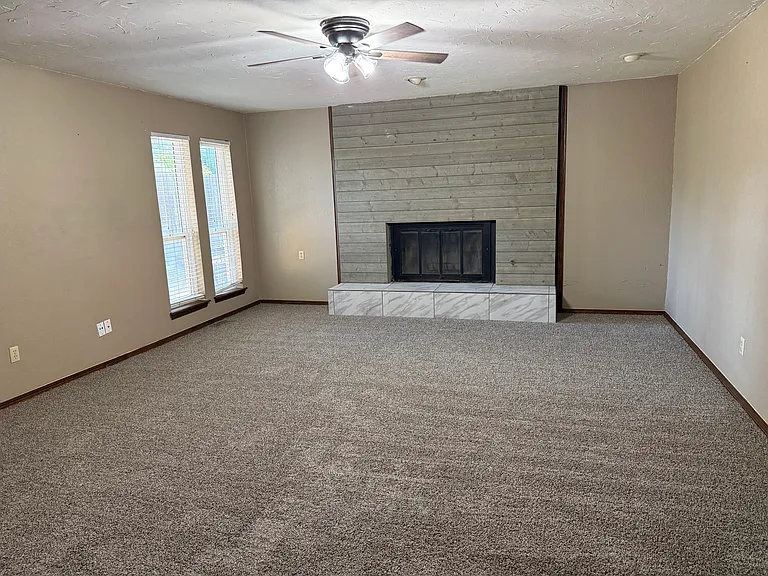 204 Redbud St — Photo 4