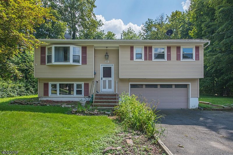 1st image of 28 Adams Dr
