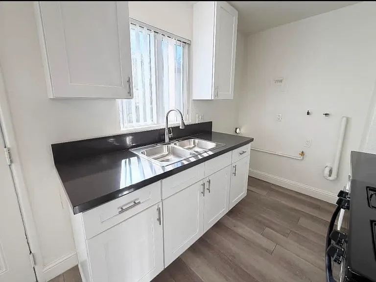 Mavis Plaza Apartments — Photo 29