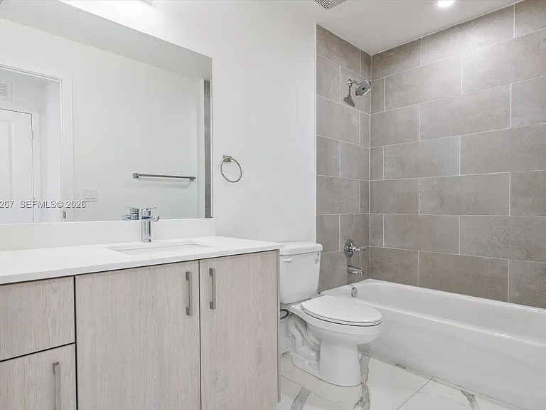 420 SW 7th Ave #204 — Photo 10
