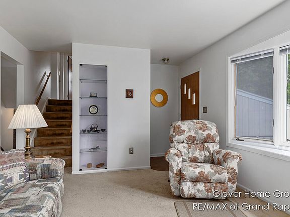 3rd image of 5616 Ramblewood Dr SE