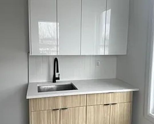 2nd image of 238 Halladay St #2L
