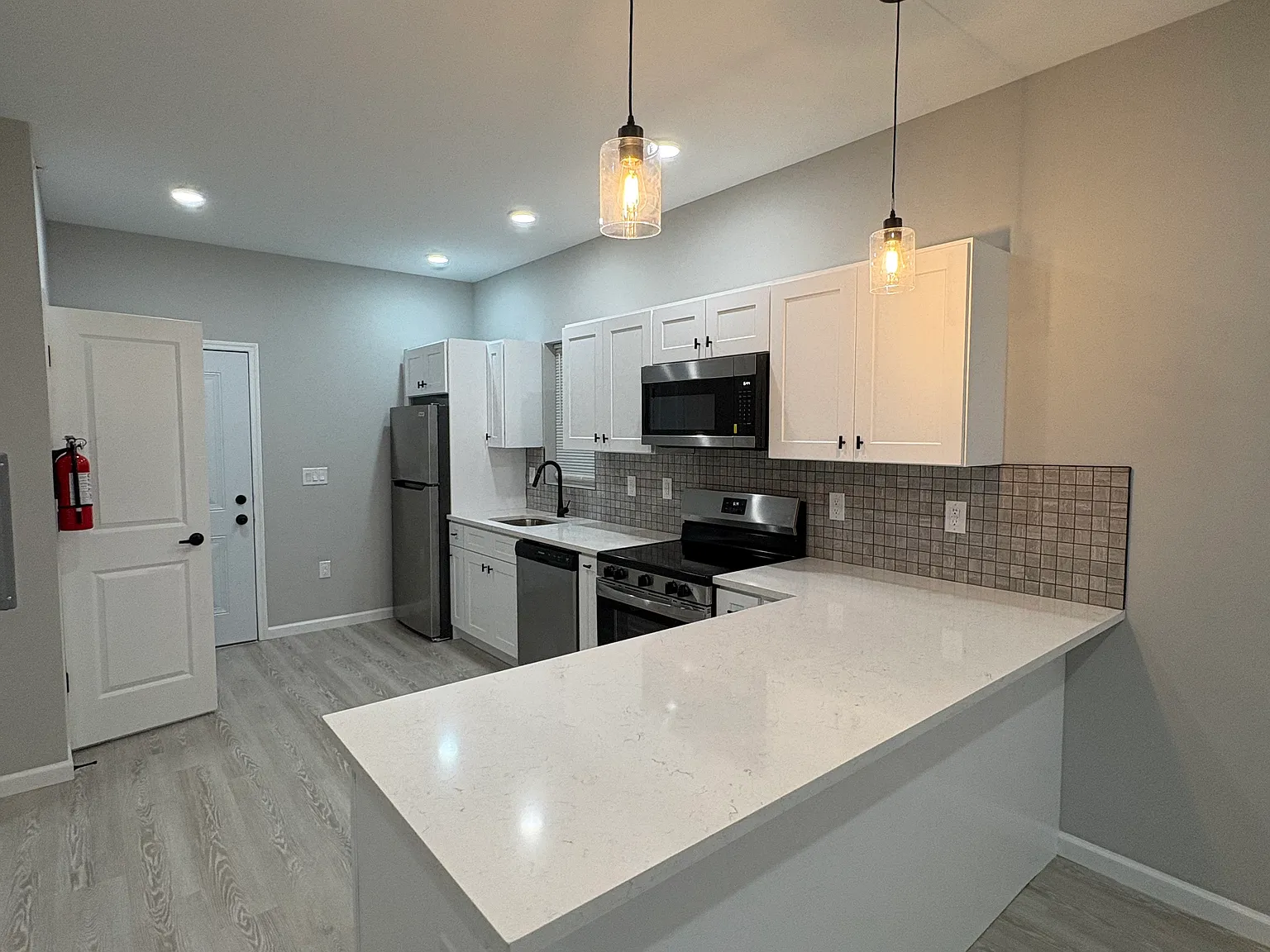 2 bed, 900 sqft, $2,618 — Photo 4