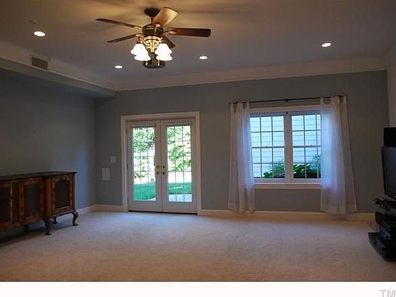 Bonus/media/work out rm. High ceilgs & good lighting.