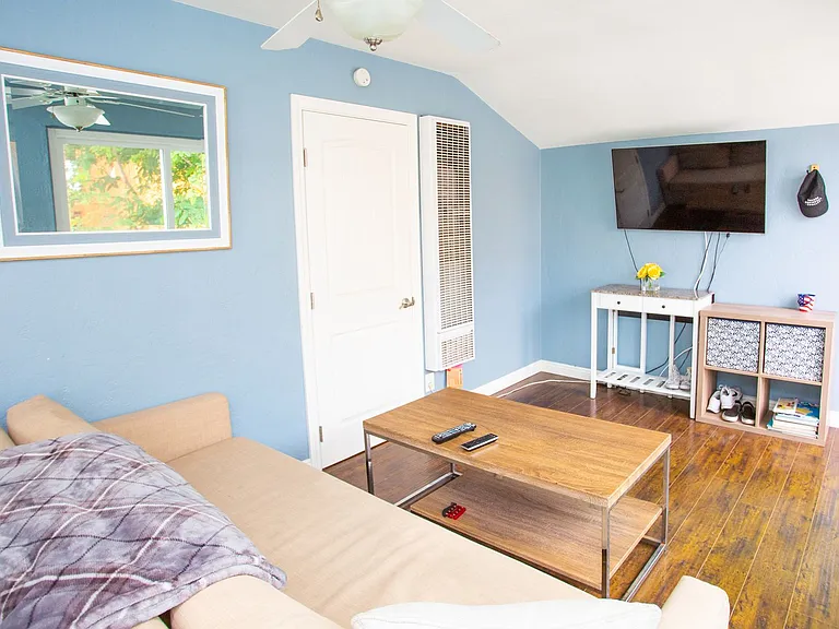 915 E Balboa Blvd — Photo 22