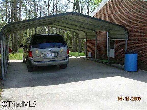 3rd image of 740 Oakwood Cir