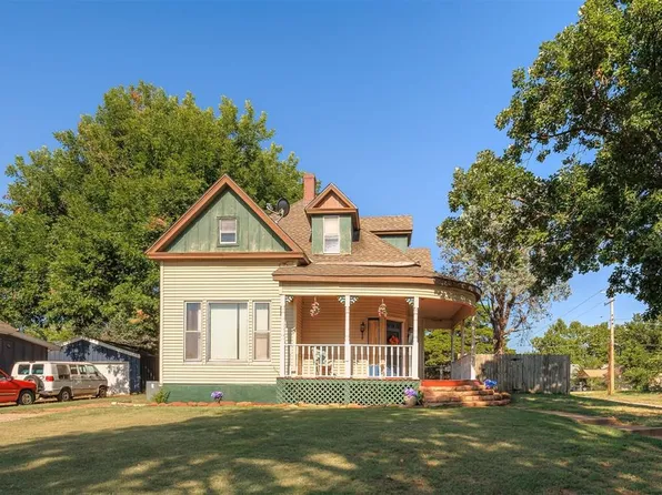 1102 S 12th St, Chickasha, OK 73018