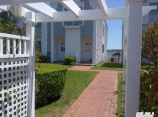 160 5th St APT 20, Greenport, NY 11944