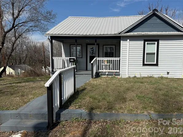 703 Stage St NW, Lenoir, NC 28645