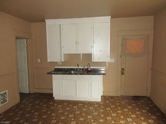 5th image of 6719 Chambers Ave #1