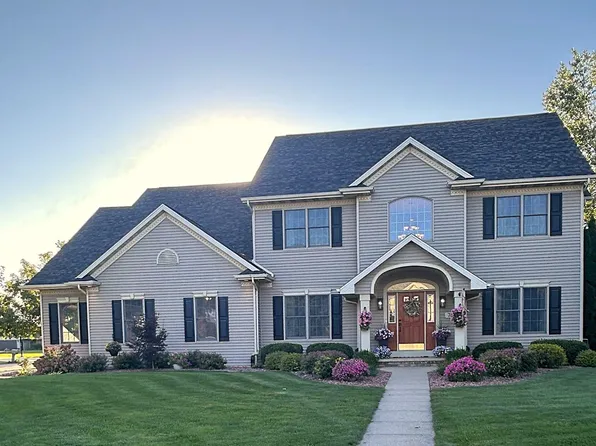 764 Saddlebrook Ct, Neenah, WI 54956
