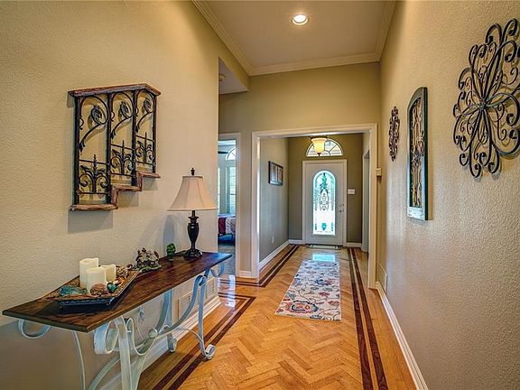 3rd image of 402 Kylie Ln