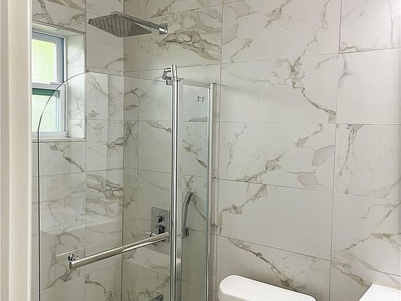 5th image of 4321 NE 21st Ave APT 4