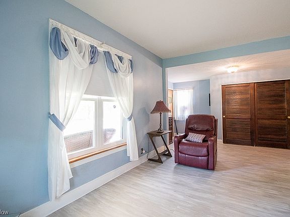 5th image of 410 2nd St