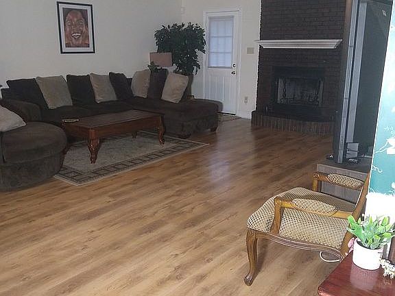 3rd image of 3620 Victory St
