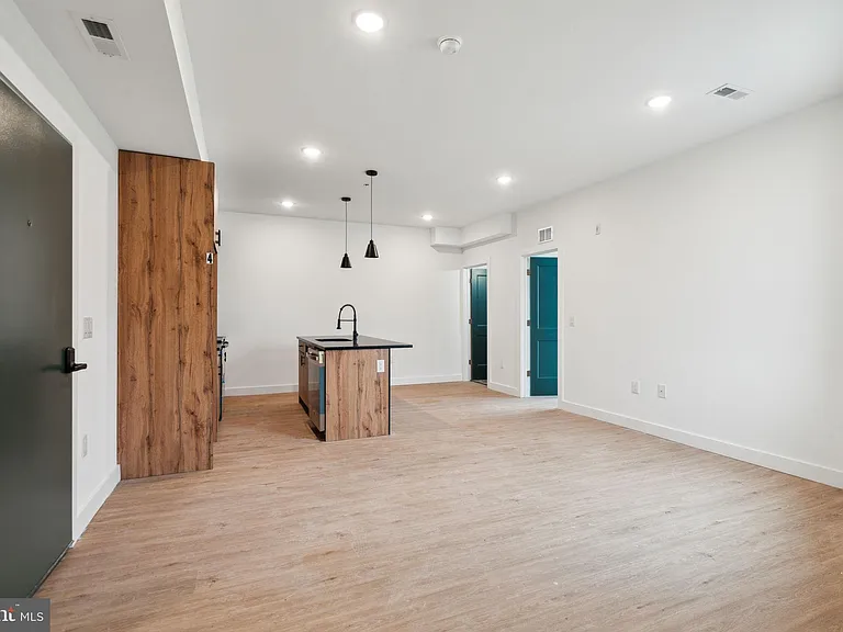 4181 Mantua Ave #6 — Photo 2