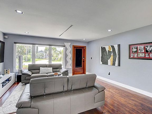 5th image of 515 Nettles Blvd