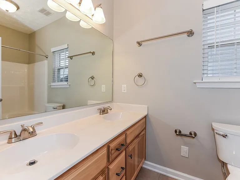 1903 Champlain Dr — Photo 15