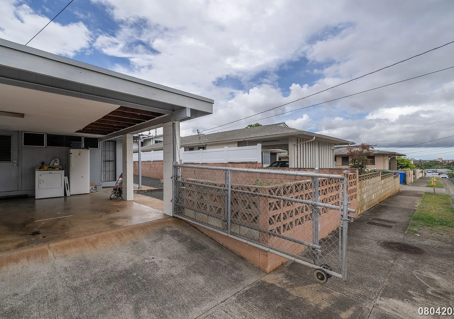1bd 1ba with Parking - Dogs negotiable $2350 94-1167 Kahuahale St — Photo 1