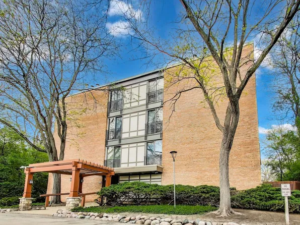 5830 Oakwood Dr APT 4H, Lisle, IL 60532