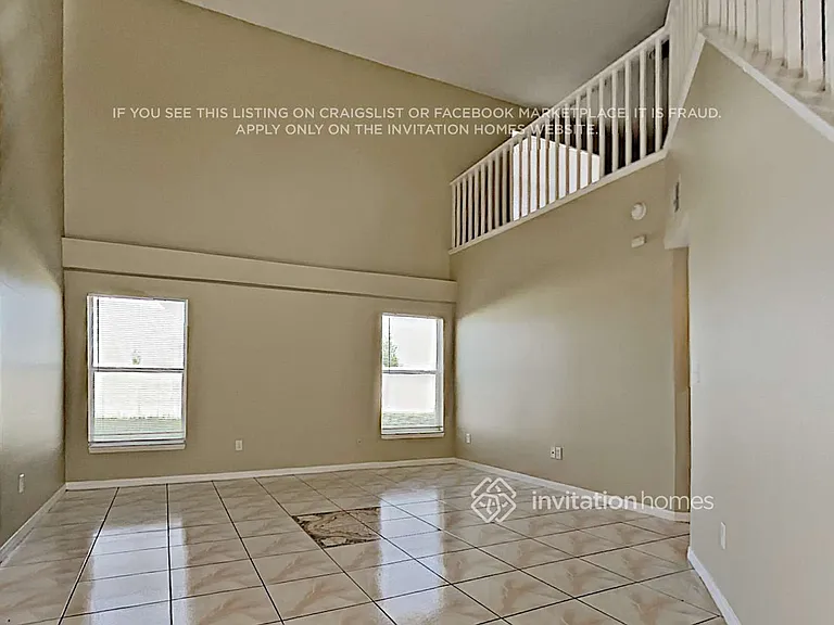 427 Symphony Pl — Photo 4