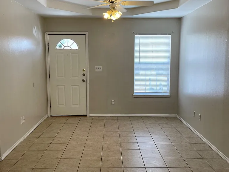 5840 N Bentsen Palm Dr — Photo 3