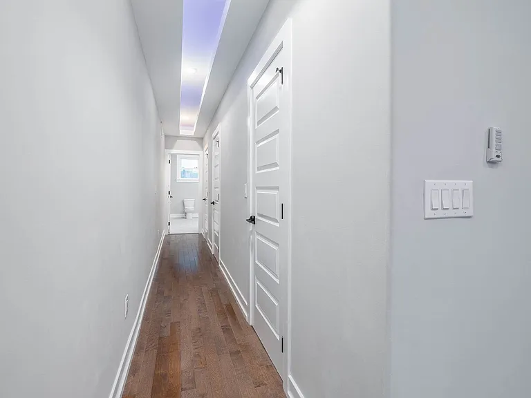 1836 Ingersoll St — Photo 16