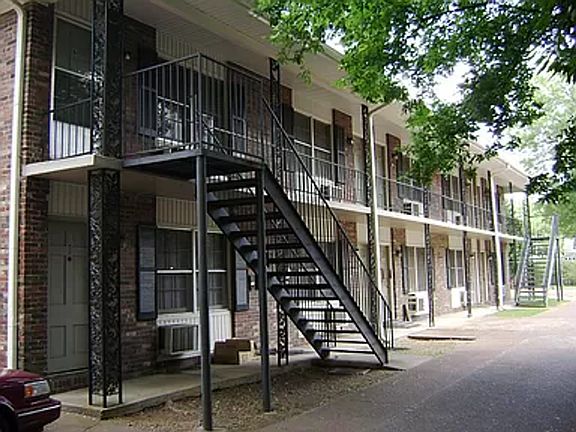 3rd image of 604 N Wood Ave APT 7